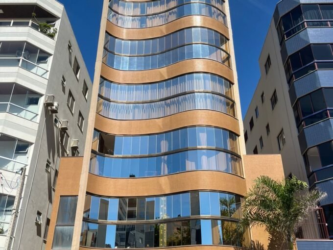 Exclusividade no Mar Grosso: Apto 1 por andar no Edifício Maurílio Kfouri